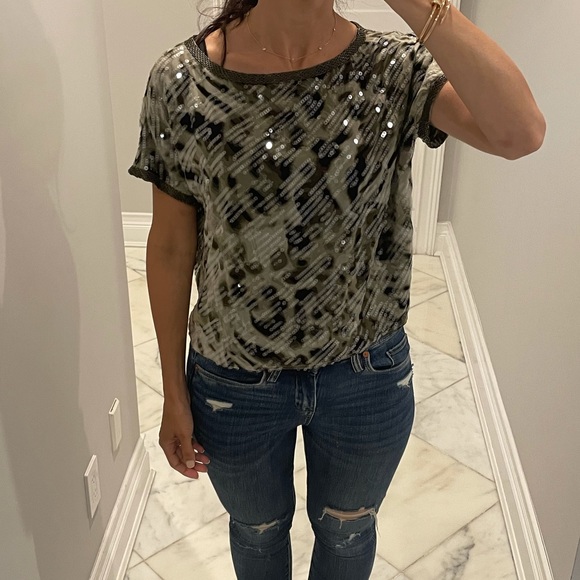 Vince Camuto animal print sequin loose fit top - Picture 1 of 10